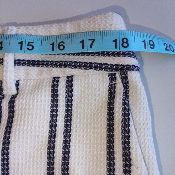 Ann Taylor Factory Signature Shorts Size 12 White Navy Stripe Preppy Summer - Picture 6 of 6